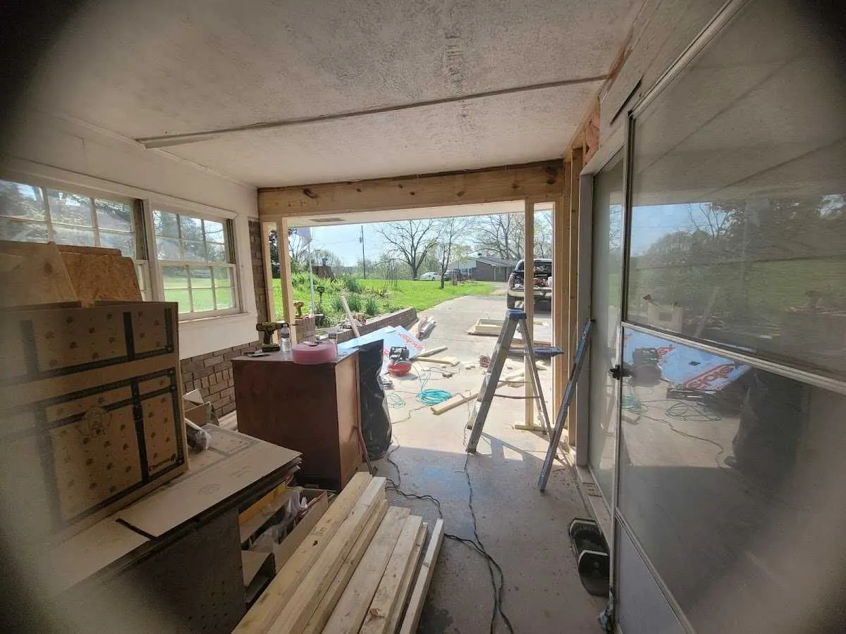 Air movers and dehumidifier for Drying & Dehumidification in Mentor-on-the-Lake